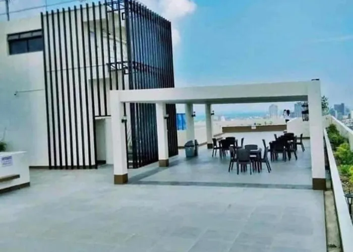 Midpoint Residences Tower 1 Unit 2202 Hotel a capsule *