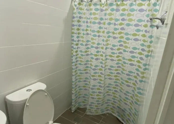 Hotel a capsule Midpoint Residences Tower 1 Unit 2202 *